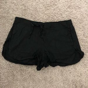 Brandy Melville (Jonathan Galt) tie front shorts.